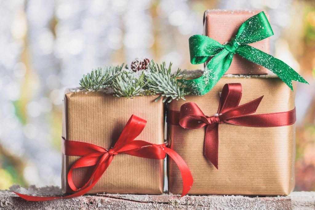 brown-gifts-with-red-bows-green-one.jpg